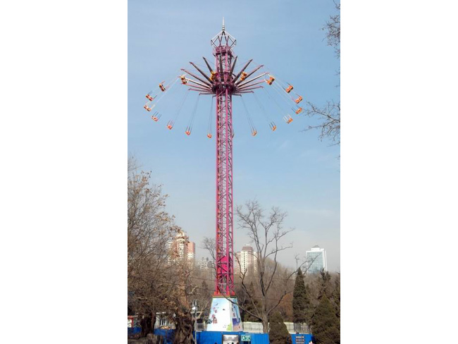 高空飞翔（山西太原迎泽公园）